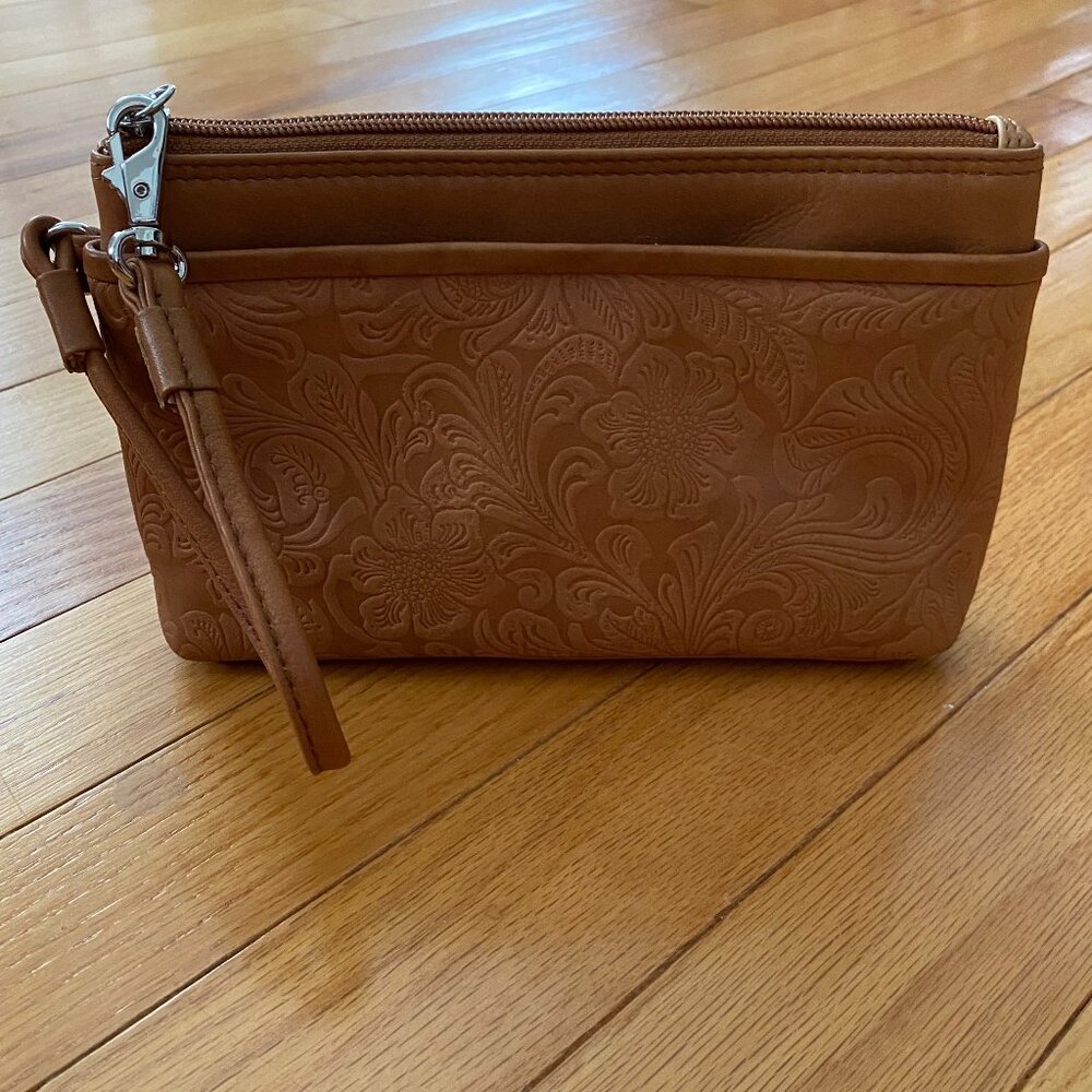 NEW ili New York Cheyenne Leather Smartphone Wristlet  Color Saddle Tan RFID